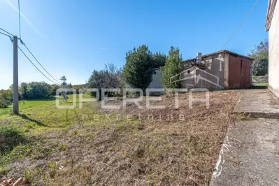 Estate 2,464 m², Potpićan - house and 4 buildings - 10