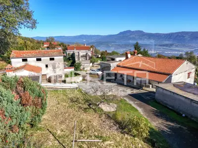 Estate 2,464 m², Potpićan - house and 4 buildings - 6