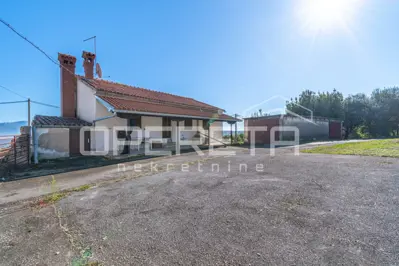 Estate 2,464 m², Potpićan - house and 4 buildings - 2