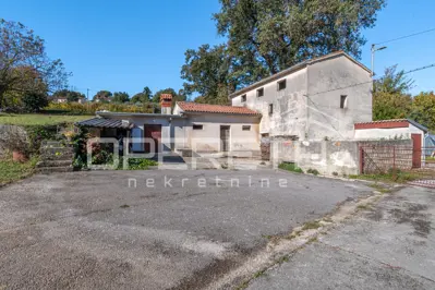 Estate 2,464 m², Potpićan - house and 4 buildings