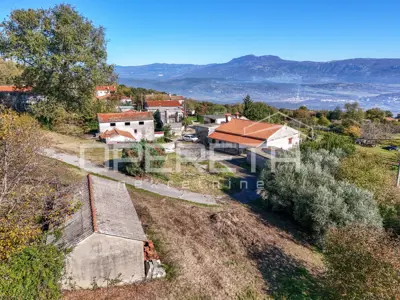 Estate 2,464 m², Potpićan - house and 4 buildings - 11
