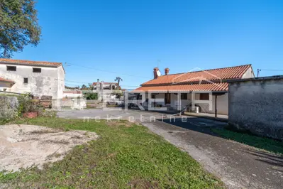 Estate 2,464 m², Potpićan - house and 4 buildings - 3