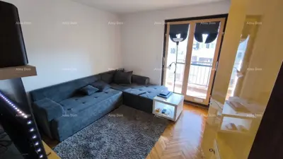 Pula, stan 88 m². Centar grada. - 2