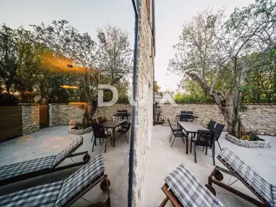 Steinvilla 100 m², Privlaka - beheizter Pool und Parkplatz - 10