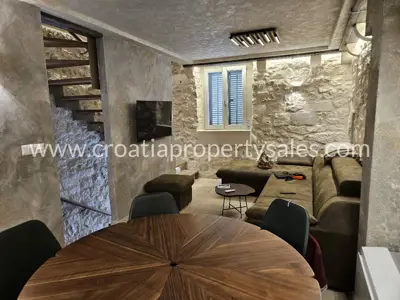 Kamena kuća 90 m², Otok Hvar - u centru grada