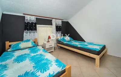 DALMATIEN, KARIN DONJI - Großzügiges Haus mit zwei Apartments und Konoba - 11