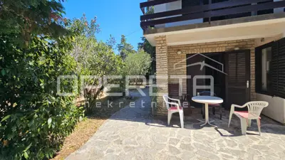 Kuća u Novalji, 150 m², blizu mora i centra