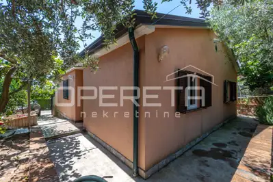 Kuća 121 m², Umag - vrt 206 m² i terasa - 21
