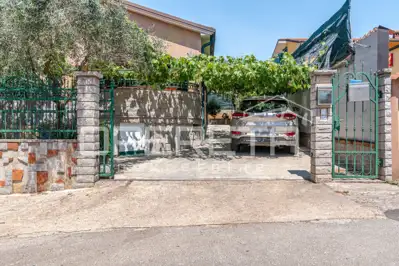 Kuća 121 m², Umag - vrt 206 m² i terasa - 18