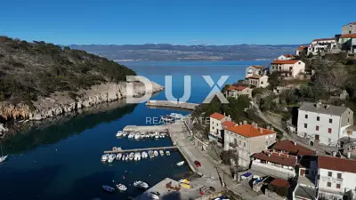 INSEL KRK - Haus mit Hof und Meerblick, im Kern des romantischen Vrbnikrbnik - 4