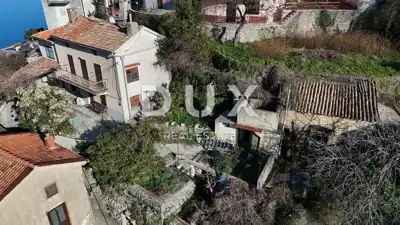 INSEL KRK - Haus mit Hof und Meerblick, im Kern des romantischen Vrbnikrbnik - 5