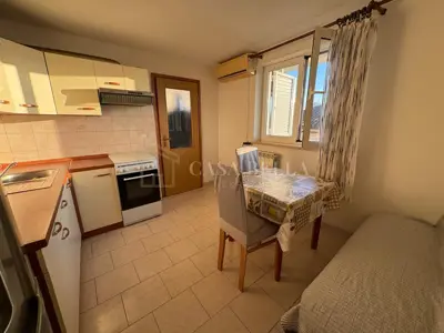 Kostrena – najam 45 m² s terasom, 600€ sa režijama - 2
