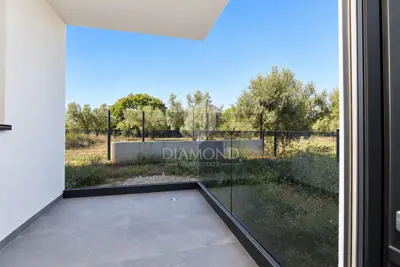Stan 55 m², Štinjan - dvije spavaće sobe i vrt - 2