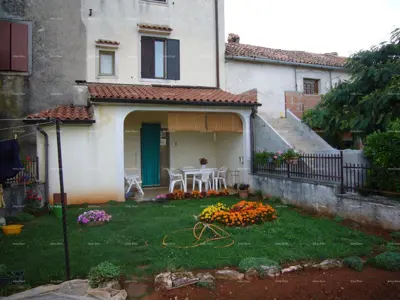 House 182 m², Kaštelir-Labinci - spacious yard