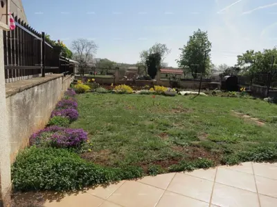 House 182 m², Kaštelir-Labinci - spacious yard - 9