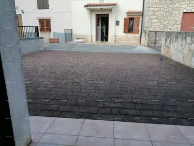 House 182 m², Kaštelir-Labinci - spacious yard - 8