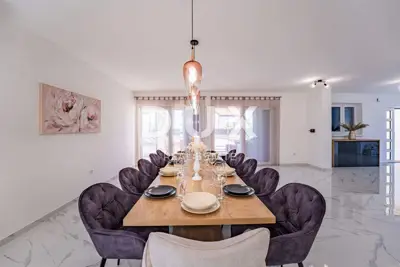 Villa 323 m², Dobrinj - Pool, Sommerküche und Gartenanlage - 2