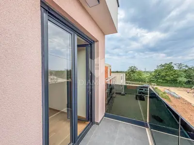 Stan 100 m², Umag - 3 spavaće sobe i 2 balkona - 12