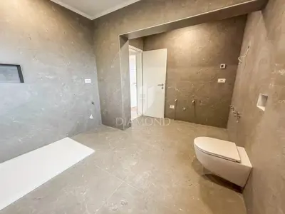 Stan 100 m², Umag - 3 spavaće sobe i 2 balkona - 10