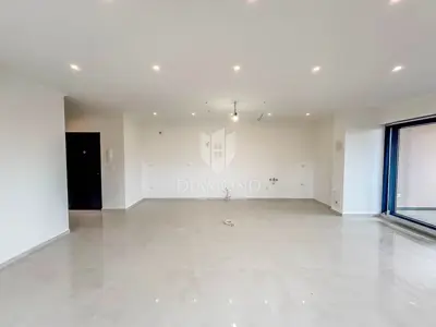 Stan 100 m², Umag - 3 spavaće sobe i 2 balkona - 2