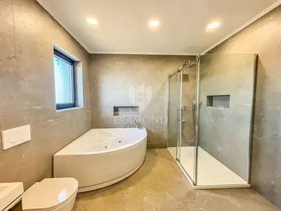 Stan 100 m², Umag - 3 spavaće sobe i 2 balkona - 4