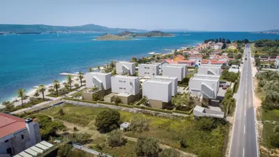 Villa 372 m², Turanj, 50 m vom Meer und luxuriöser Komplex