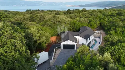 Otok krk, risika - prostrana luksuzna vila na osami