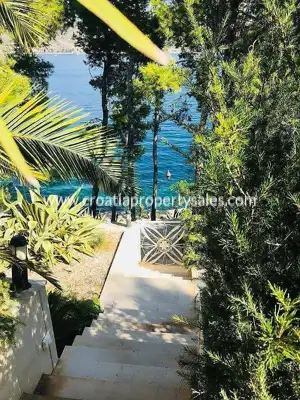 Villa 420 m², Okrug Donji - first row to the sea - 8