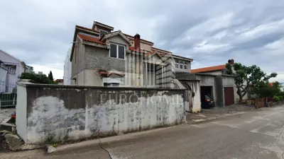 Stan 93 m², Bili brig, terasa 39 m² i pogled na more - 2