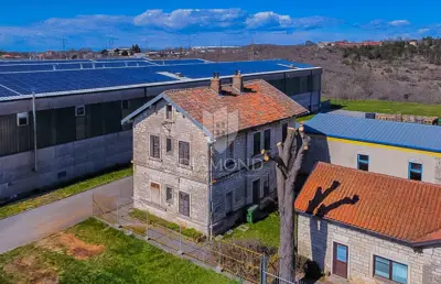 House 195 m², Buje - investment potential - 2