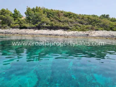 Building plot 1,618 m², Korčula island, first row to the sea