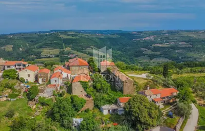 Kuće, Momjan okolica - kompleks za adaptaciju