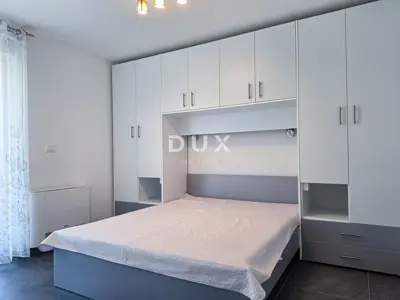 Kuća 300 m², Rab - 3 apartmana i okućnica - 9