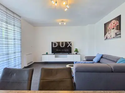 Kuća 300 m², Rab - 3 apartmana i okućnica - 3