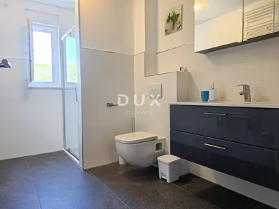 Kuća 300 m², Rab - 3 apartmana i okućnica - 8