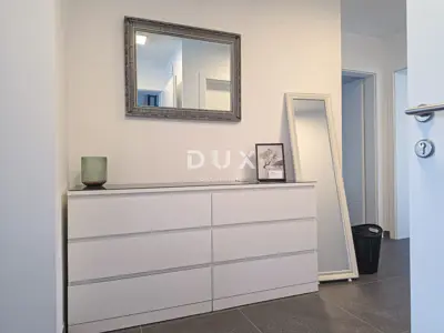 Kuća 300 m², Rab - 3 apartmana i okućnica - 7