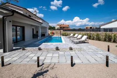 Villa 160 m², Krk - grijani bazen i vrt - 3