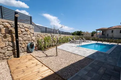 Villa 160 m², Krk - grijani bazen i vrt - 5