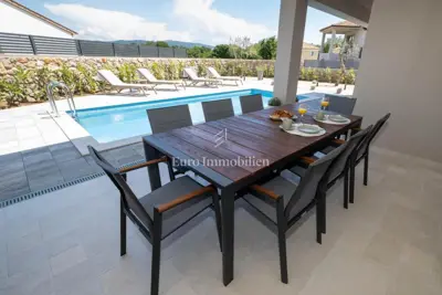 Villa 160 m², Krk - grijani bazen i vrt - 8