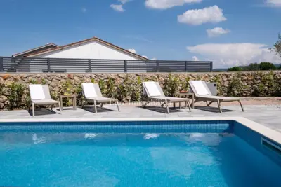 Villa 160 m², Krk - grijani bazen i vrt - 6