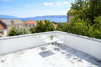 Kuća 96 m², Novi Vinodolski - strogi centar i krovna terasa