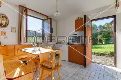 Haus, Desinić, ruhige Lage an der Hauptstraße - 10