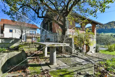 Haus, Desinić, ruhige Lage an der Hauptstraße - 5