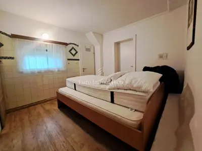 Otok Krk - samostojeća kuća s okućnicom - 15