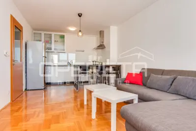 Stan 87 m², Špansko, lift i balkon - 2