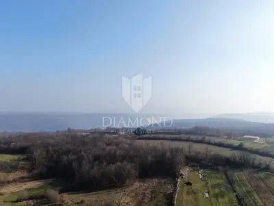 Land 8,304 m², Barban surroundings - building part and view - 5