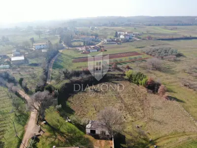 Land 8,304 m², Barban surroundings - building part and view - 4