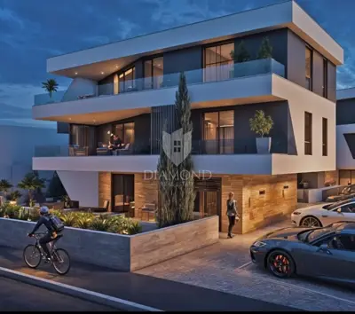 Medulin - attractive apartment with a garden in a new building