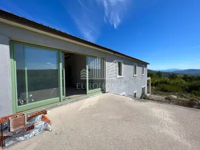 GROŽNJAN, VILA 184 m², ZEMLJIŠTE 2442 m² - 3