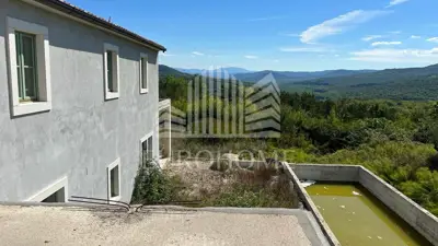 GROŽNJAN, VILA 184 m², ZEMLJIŠTE 2442 m² - 2